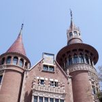 Casa de les Punxes - Casa Terrades - Construcción y Reformas en Barcelona /Construcción modernista en ladrillos y piedra con detalle constructivos en hierro.