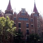 Casa de les Punxes - Casa Terrades - Construcción y Reformas en Barcelona /Construcción modernista en ladrillos y piedra con detalle constructivos en hierro.