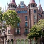 Casa de les Punxes - Casa Terrades - Construcción y Reformas en Barcelona /Construcción modernista en ladrillos y piedra con detalle constructivos en hierro.