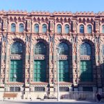 La Hidroeléctrica de Cataluña, diseñada por Pere Falqués, fue construida entre 1896 y 1899 y ha sido objeto de varias reformas a lo largo de los años, incluyendo una importante rehabilitación en 1977 para adaptarla a oficinas. Recientemente, Endesa ha realizado una inversión significativa para modernizar el edificio, que ahora alberga su sede en Cataluña Reformas integrales Barcelona - Modernismo Industrial
