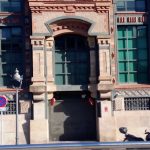 La Hidroeléctrica de Cataluña, diseñada por Pere Falqués, fue construida entre 1896 y 1899 y ha sido objeto de varias reformas a lo largo de los años, incluyendo una importante rehabilitación en 1977 para adaptarla a oficinas. Recientemente, Endesa ha realizado una inversión significativa para modernizar el edificio, que ahora alberga su sede en Cataluña Reformas integrales Barcelona - Modernismo Industrial