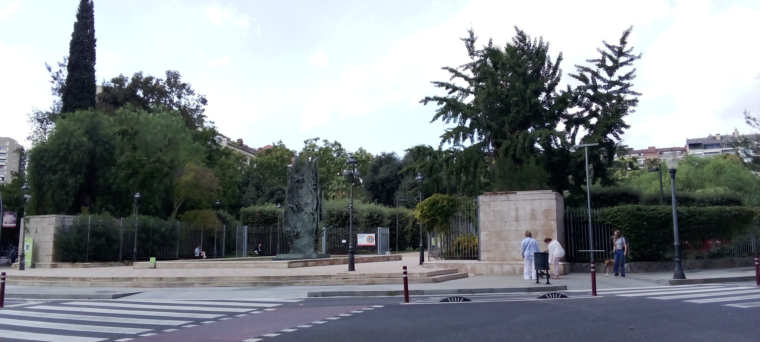Refugios Climáticos Barcelona - Turó Parc: jardines y estanques en Barcelona - Servicios de reformas de terrazas Barcelona - plantas en maceta para terrazas Barcelona