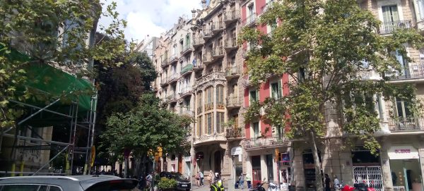 Reforma de Fachadas Barcelona - Eixample | La Casa Sala-Cairó es un edificio modernista de Barcelona, situado en calle de Enric Granados, 106, en el barrio de la Esquerra de l’Eixample. Fue construido en 1906 por el arquitecto Domènec Boada i Piera.