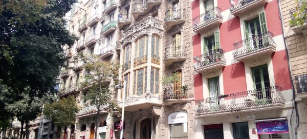 Reforma de Fachadas Barcelona - Eixample | La Casa Sala-Cairó es un edificio modernista de Barcelona, situado en calle de Enric Granados, 106, en el barrio de la Esquerra de l’Eixample. Fue construido en 1906 por el arquitecto Domènec Boada i Piera.