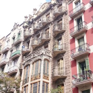 Reforma de Fachadas Barcelona - Eixample | La Casa Sala-Cairó es un edificio modernista de Barcelona, situado en calle de Enric Granados, 106, en el barrio de la Esquerra de l’Eixample. Fue construido en 1906 por el arquitecto Domènec Boada i Piera.