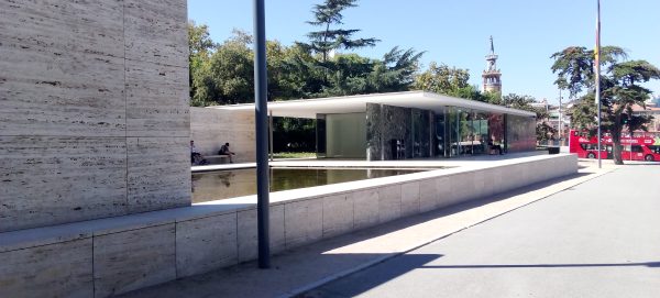 Pabellón Alemán en Barcelona; Arquitectura: Movimiento Moderno Barcelono Barcelona - Reconstrucción y rehabilitación de casas y edificiios Barcelona.