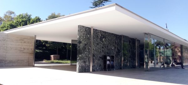 Pabellón Alemán en Barcelona; Arquitectura: Movimiento Moderno Barcelono Barcelona - Reconstrucción y rehabilitación de casas y edificiios Barcelona.