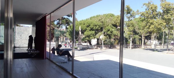 Instalación ventanas Barcelona - Pabellón Alemán en Barcelona; Arquitectura: Movimiento Moderno Barcelono Barcelona - Reconstrucción y rehabilitación de casas y edificiios Barcelona.