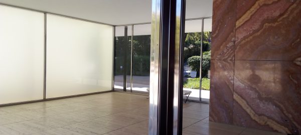 decoración de Interiores Barcelona :: Barcelona - Pabellón Alemán en Barcelona; Arquitectura: Movimiento Moderno Barcelono Barcelona - Reconstrucción y rehabilitación de casas y edificiios Barcelona.