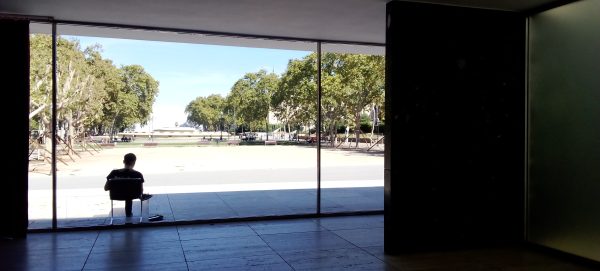 Pabellón Alemán en Barcelona; Arquitectura: Movimiento Moderno Barcelono Barcelona - Reconstrucción y rehabilitación de casas y edificiios Barcelona.