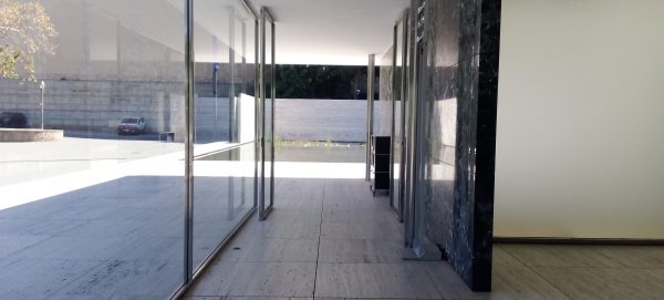 decoración de Interiores Barcelona :: Barcelona - Pabellón Alemán en Barcelona; Arquitectura: Movimiento Moderno Barcelono Barcelona - Reconstrucción y rehabilitación de casas y edificiios Barcelona.
