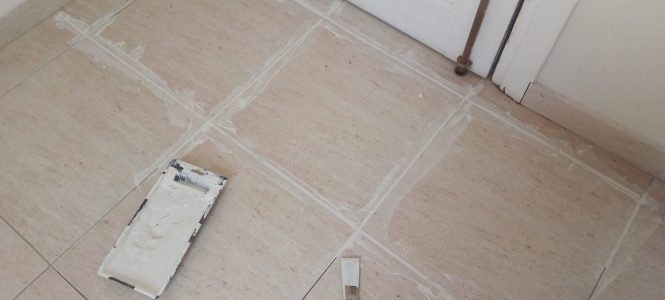 Reforma y rehabilitación de suelos en Barcelona: reparación de juntas de baldosas y azulejos
