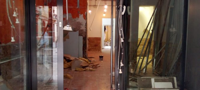 Diseño y reforma de tiendas en Barcelona | Reforma de locales Barcelona - reforma integral de locales: reforma de muros y suelos; reforma del sistema eléctrico de locales Barcelona. Reforma integral de locales.